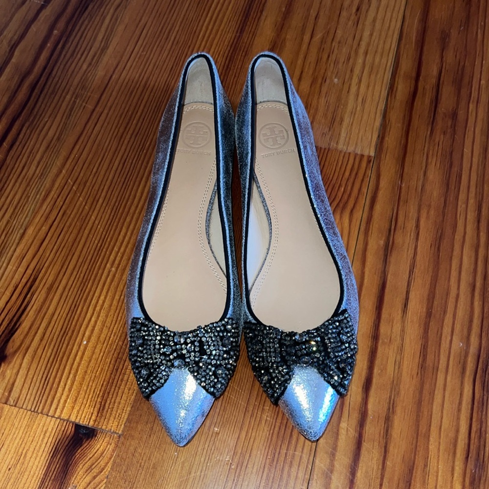 NWOB TORY BURCH VANESSA CRYSTAL BOW FLATS. SIZE 10